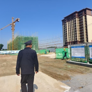 同和中隊(duì)：執(zhí)法巡查如清風(fēng)拂崗，掃凈建筑工地?fù)P塵“塵囂” ...